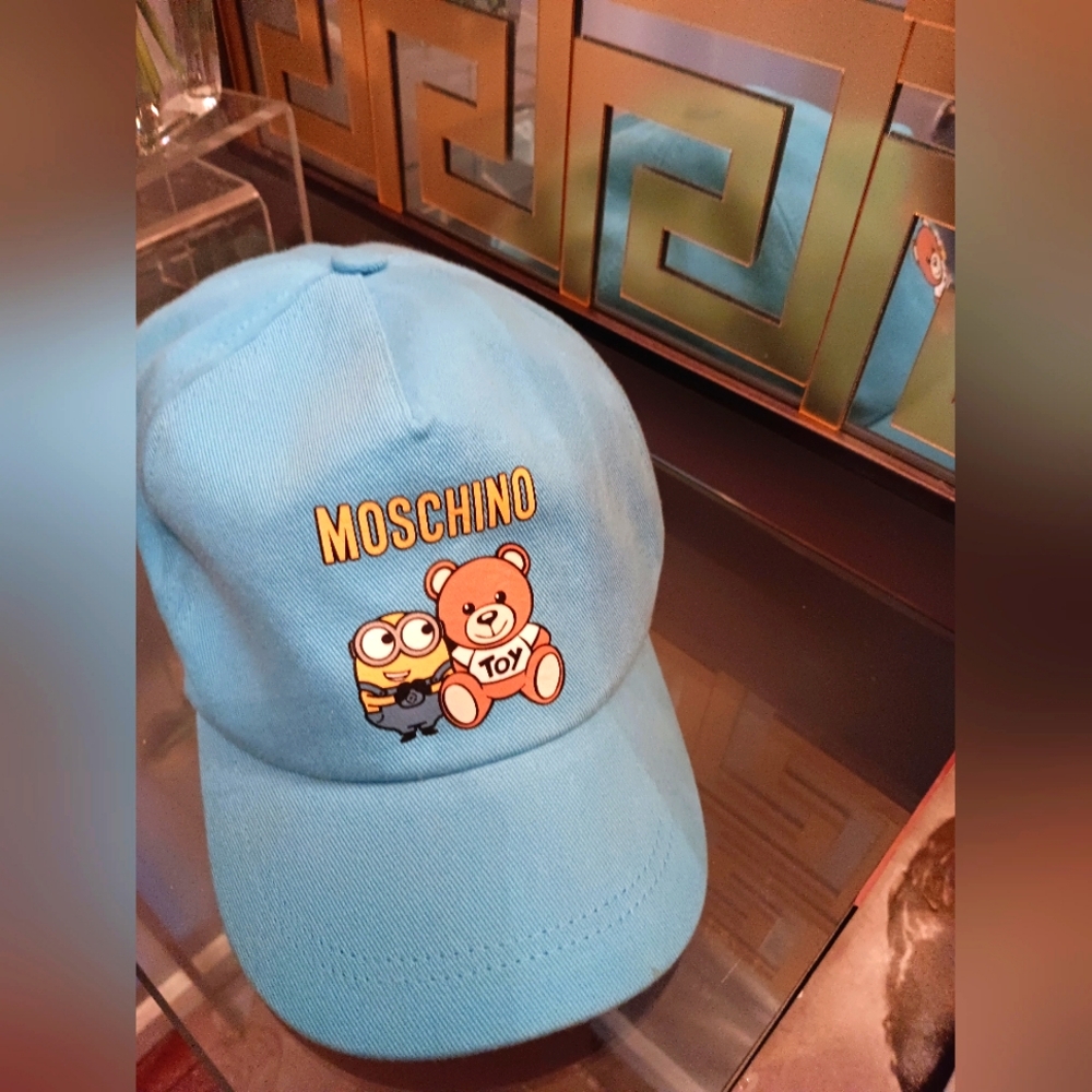 Moschino kids unisex hat authentic.